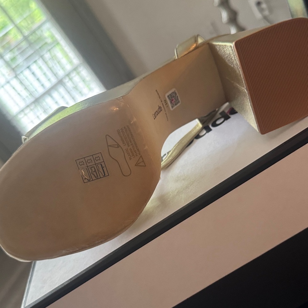 🔥Larroude Metallic Gold Platform Block Heel Sandal with Ankle Strap🔥Sz 10 BNIB - Picture 10 of 16